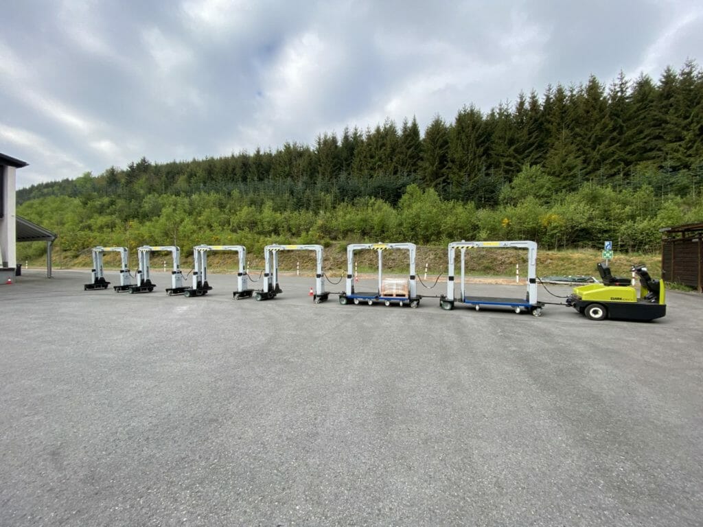 Modular double U-frame with inserted diverse load carriers